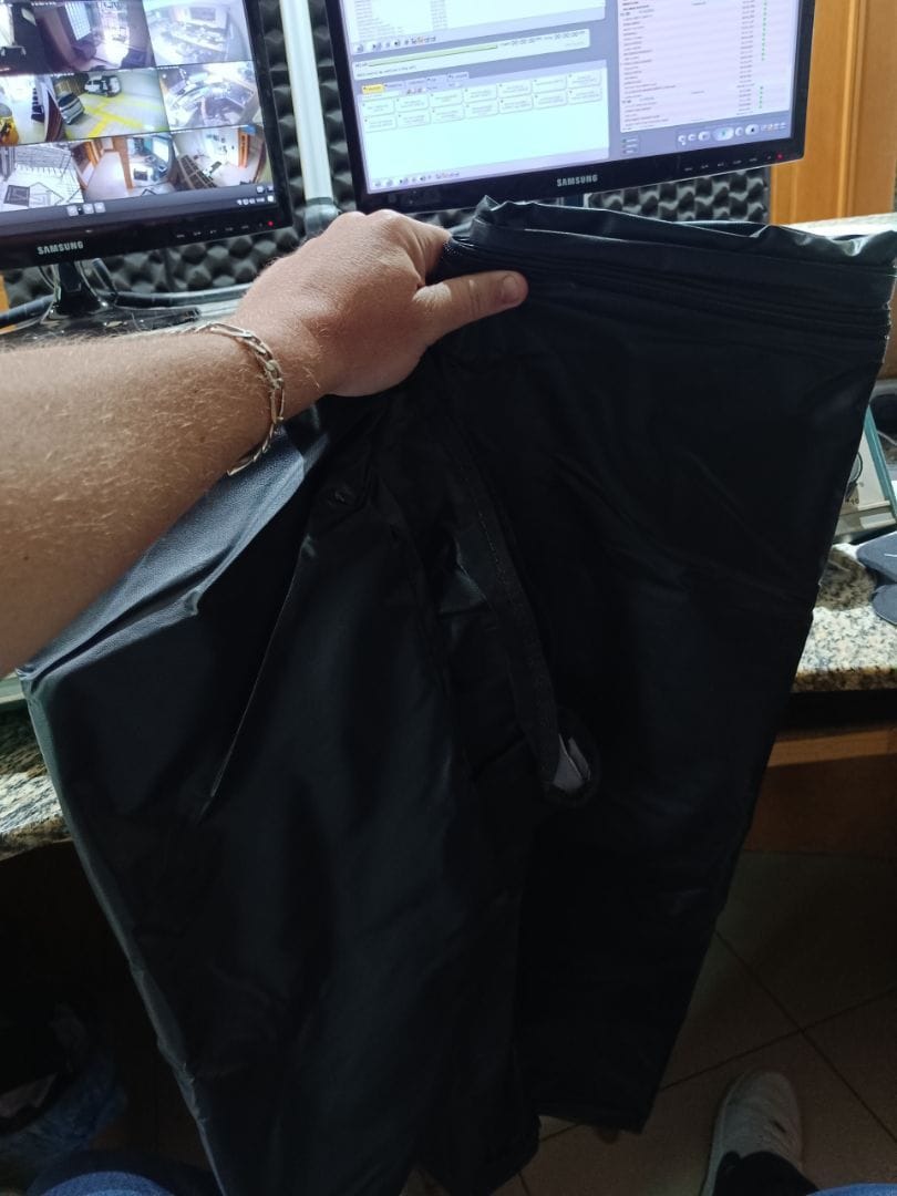 Customer photo review of Capa Impermeável para Guarda-Sol e Ombrelone 210D