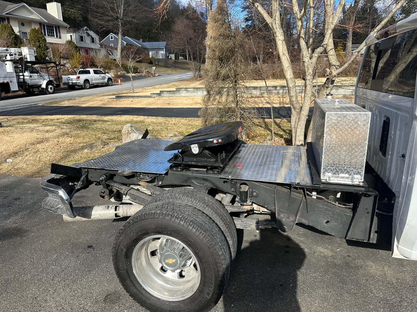 Customer photo review of Fifth Wheel Hitch 36k for Chassis, Pickup, Flatbed Trucks, Ford F Series, Dodge Ram, GMC, Chevrolet, Top Plate and Pedestals