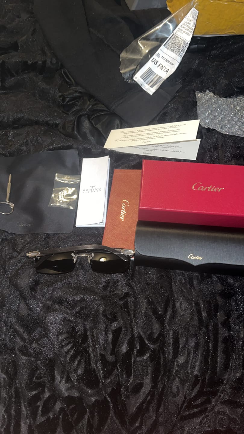 Customer photo review of 2023 black Rimless Sunglasses buffs