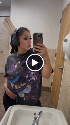 Customer video review of Solo Leveling Sung Suho Future Monarch Vintage T-Shirt