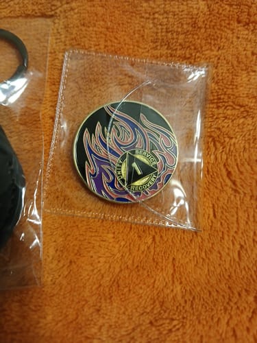 Customer photo review of 1 to 40 Year Sobriety Mint Twisted Flames Gold Plated AA Recovery Medallion/Chip/Coin - Black/Pink/Purple/Blue