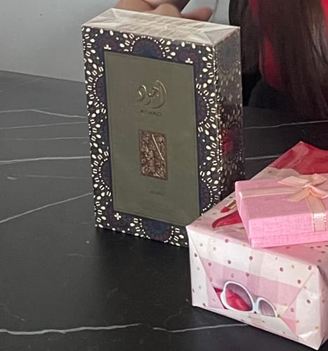 Reseña con foto de un cliente sobre Perfume Unisex Marca Lattafa Ajwad 60 ml EDP