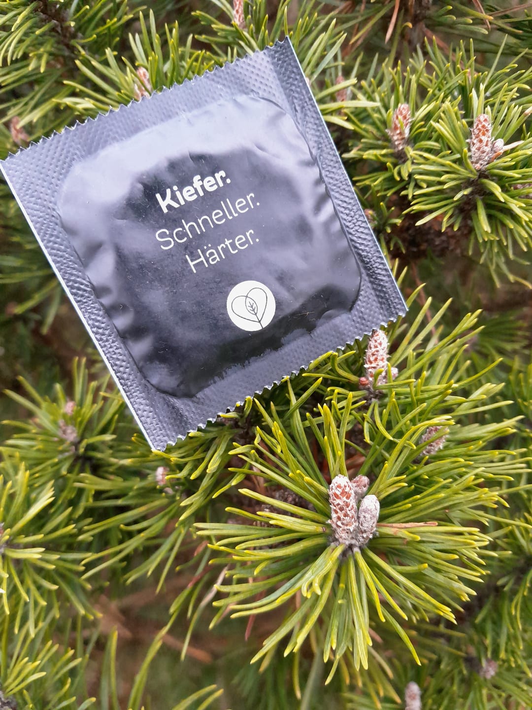 Customer photo review of Releaf | Baumpflanzende Kondome