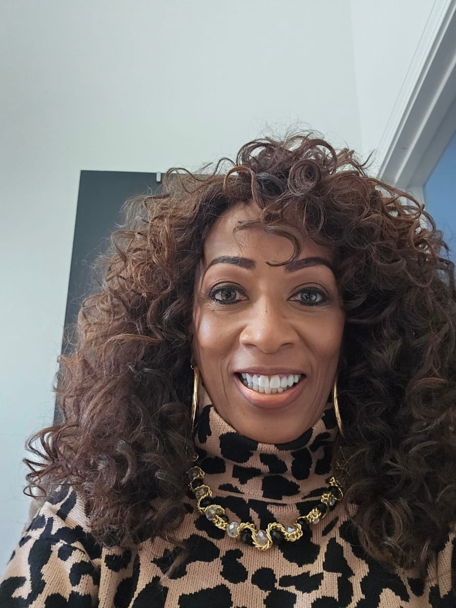 Customer photo review of Outre Wigpop Synthetic Full Wig - LEANZA