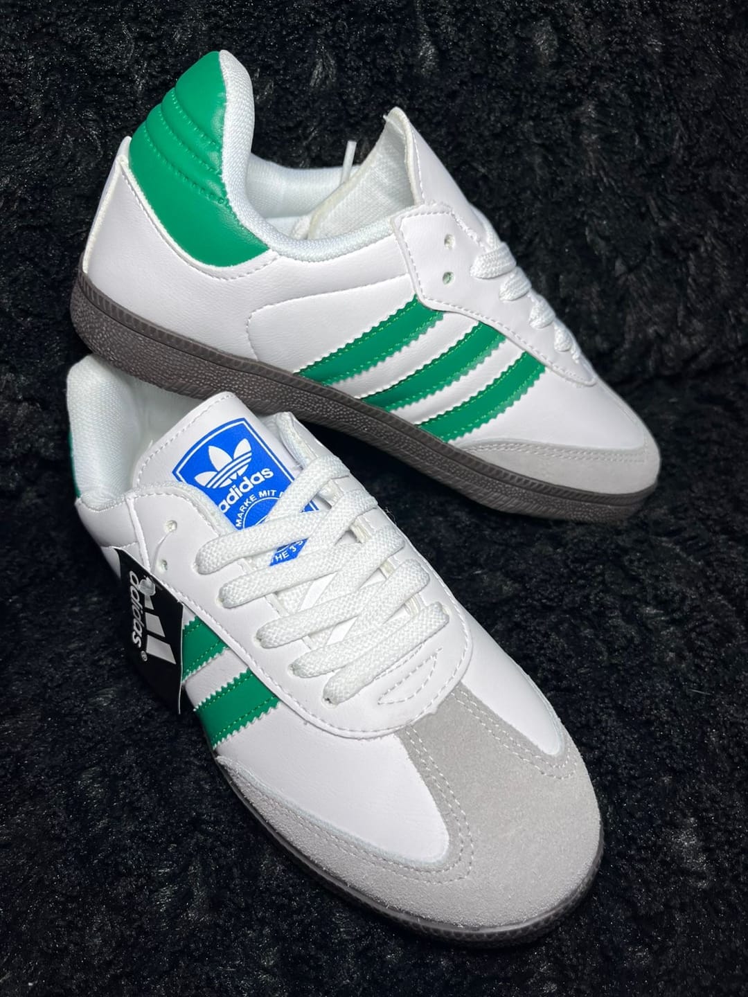 Customer photo review of Tenis Samba Blanco Verde
