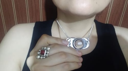Customer photo review of Collar Abrazo Lunar Cuarzo