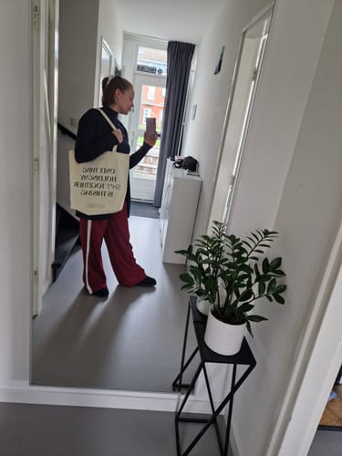 Customer photo review of Holding My Sh*t Tote Bag (Alleen vandaag GRATIS bij elke bestelling)