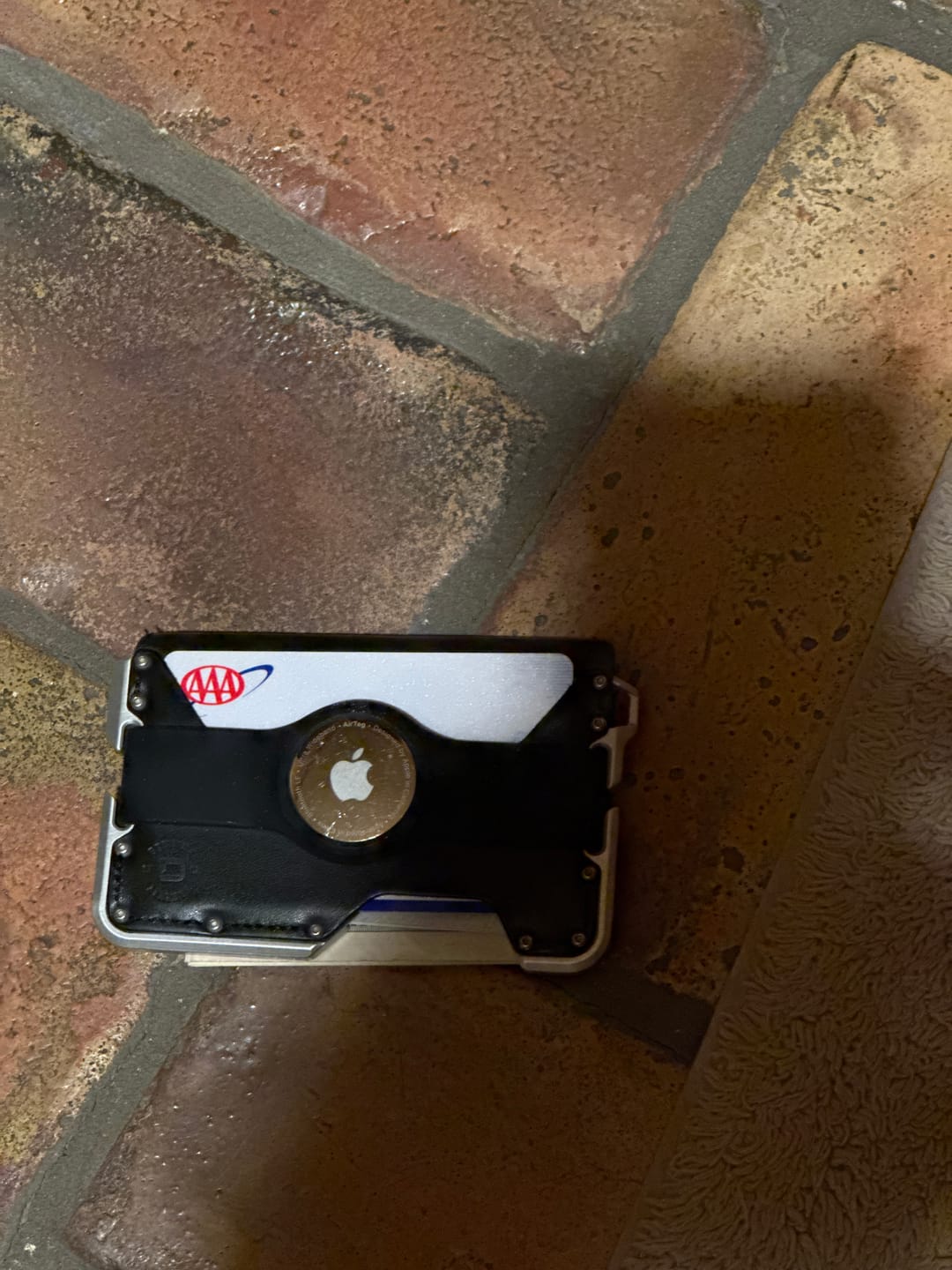 Customer photo review of AIRTAG HORIZONTAL WALLET BANDS (D-Series and T-Series Wallets)