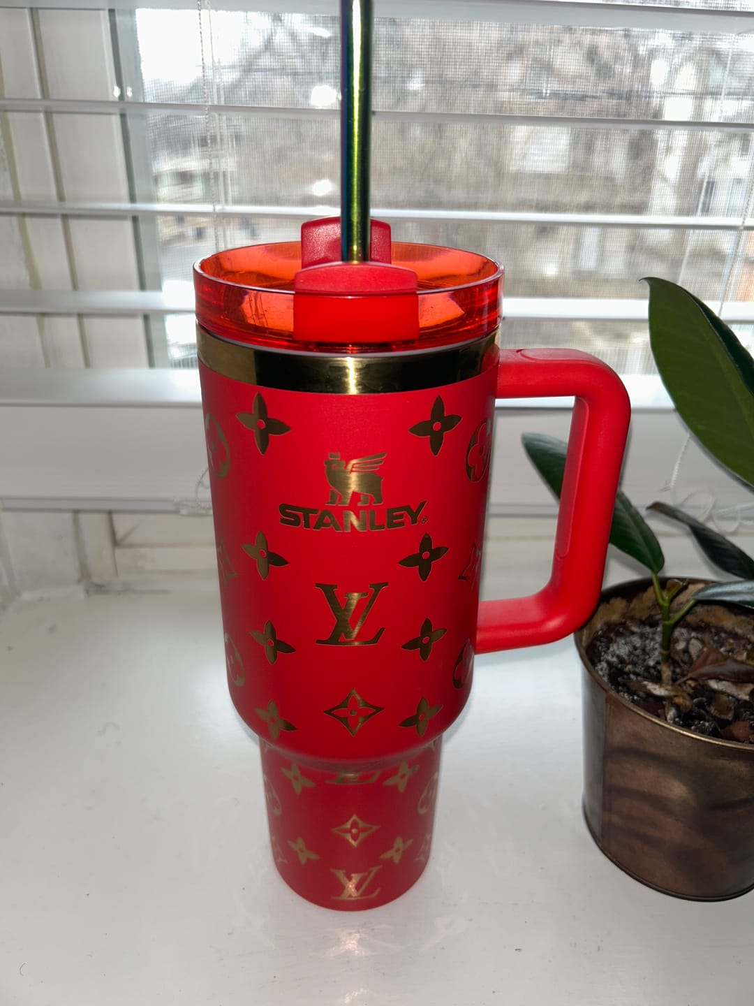 Customer photo review of Designer Holographic 40 oz Insulated Car Cup