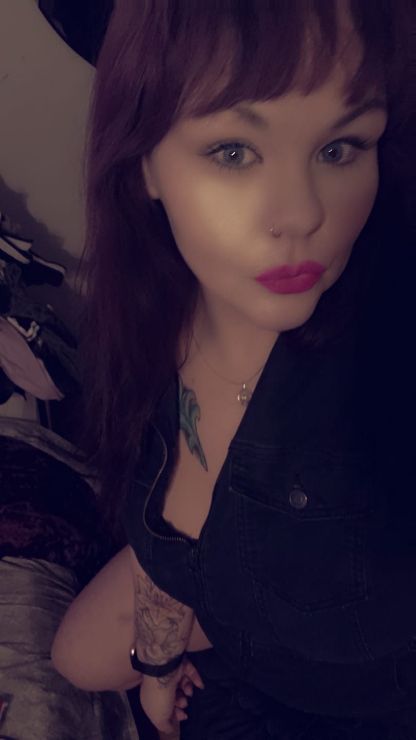 Customer photo review of Perla Deep Blue Prescription Colored Contact Lenses