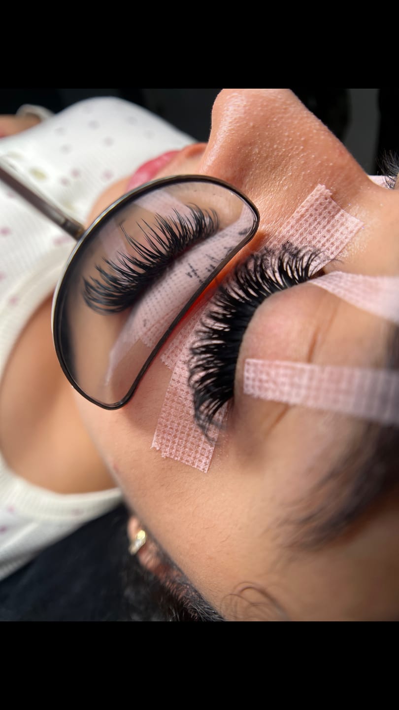 Customer photo review of Super Easy Fan Lash Extensions 0.05mm