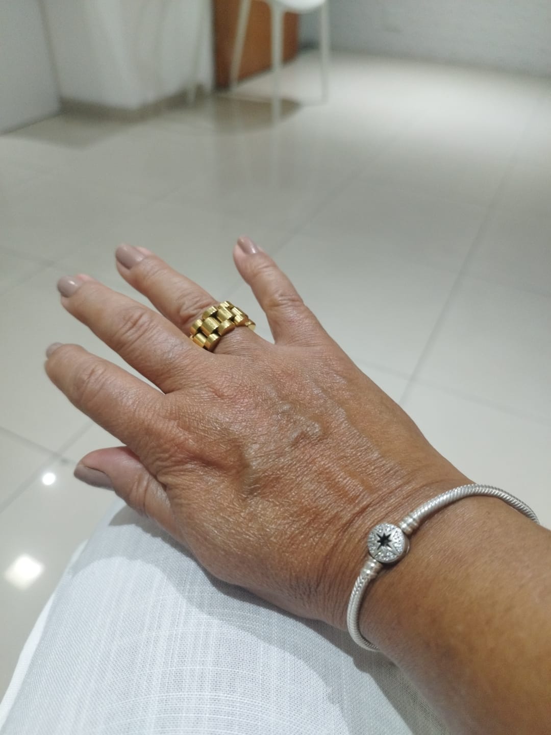 Customer photo review of Anel Beauty Largo Elos Minimalista Banhado em Ouro 18k