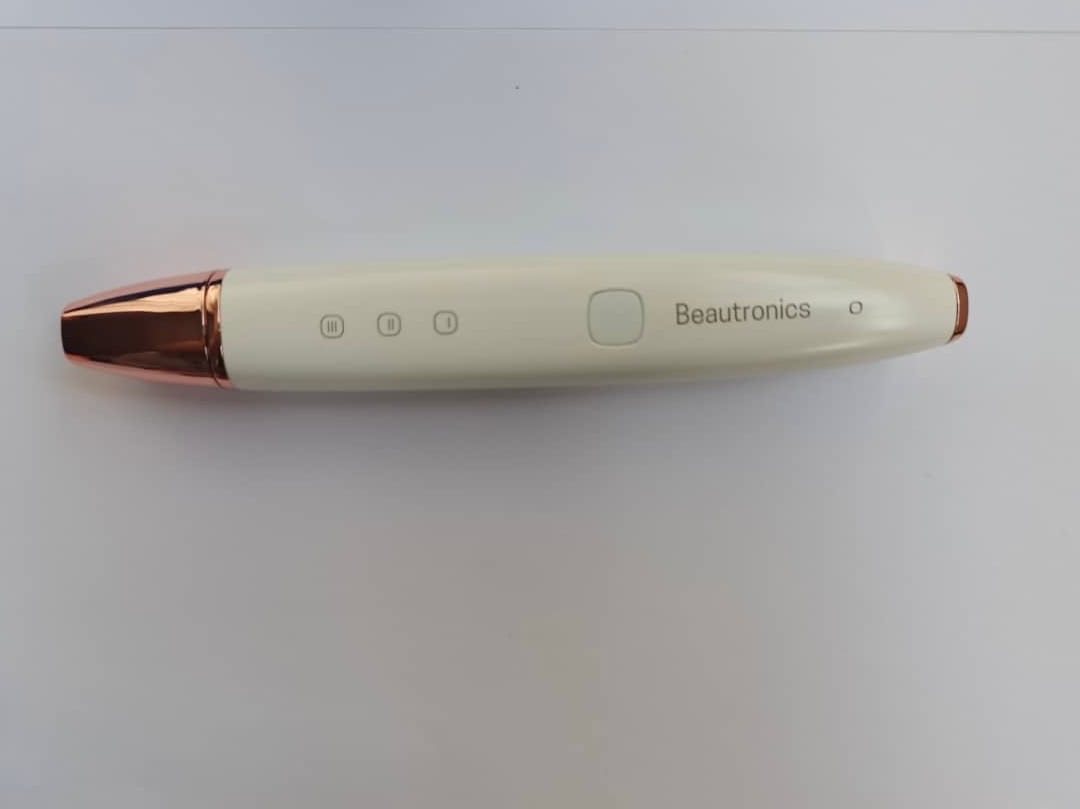 Customer photo review of Under Eye Skincare Wand