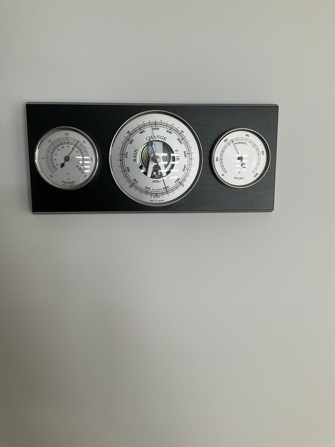 Customer photo review of Modern Ebony & Chrome Weatherstation 3 in 1 - Hygrometer + Barometer + Thermometer