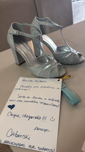 Customer photo review of Sandália Festa Glitter Prata