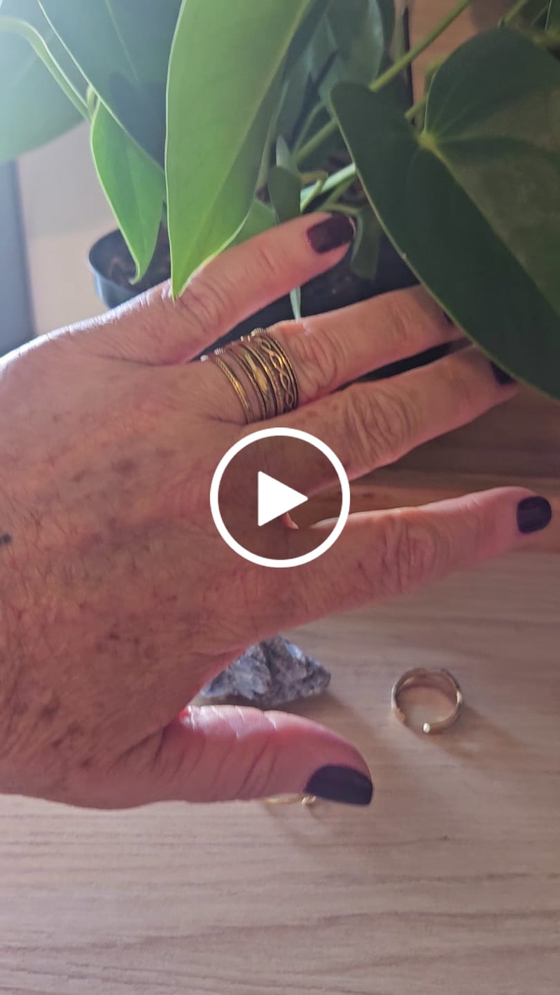 Customer video review of Anel Espiral Fine Banhado em Ouro 18K
