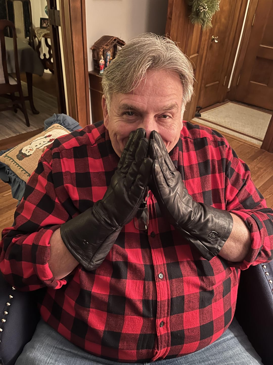 Customer photo review of Men's Unlined Technaline Leather, Classic Gauntlet Gloves, Water Resistant