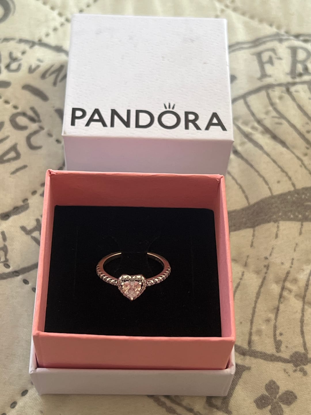 Customer photo review of ANILLO PROMESA PANDORA CORAZON ELEVADO + KIT DE REGALO