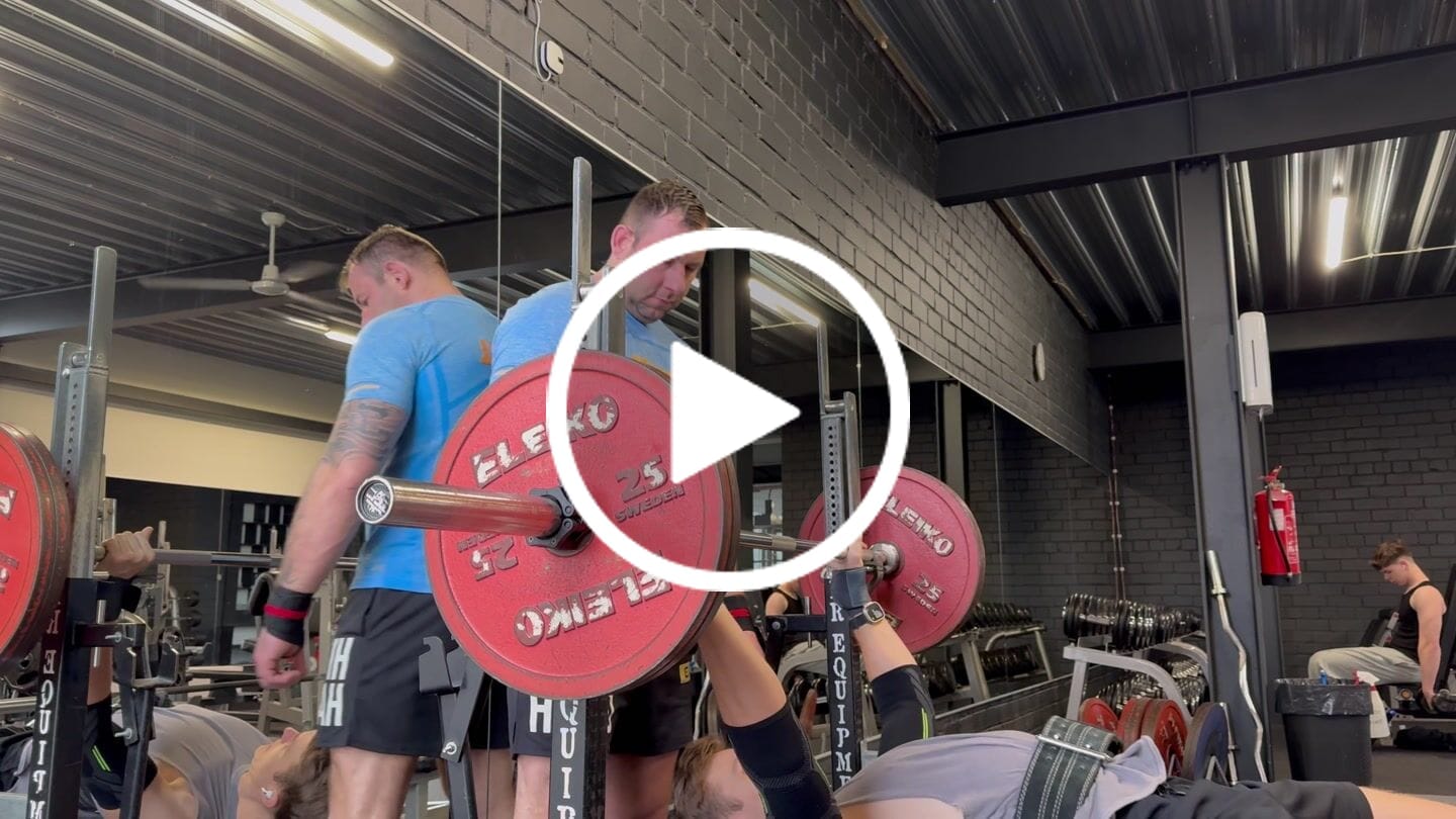 Customer video review of Graphite Grey Wrist Wraps – Medium, 30cm/60cm, IPF Approved