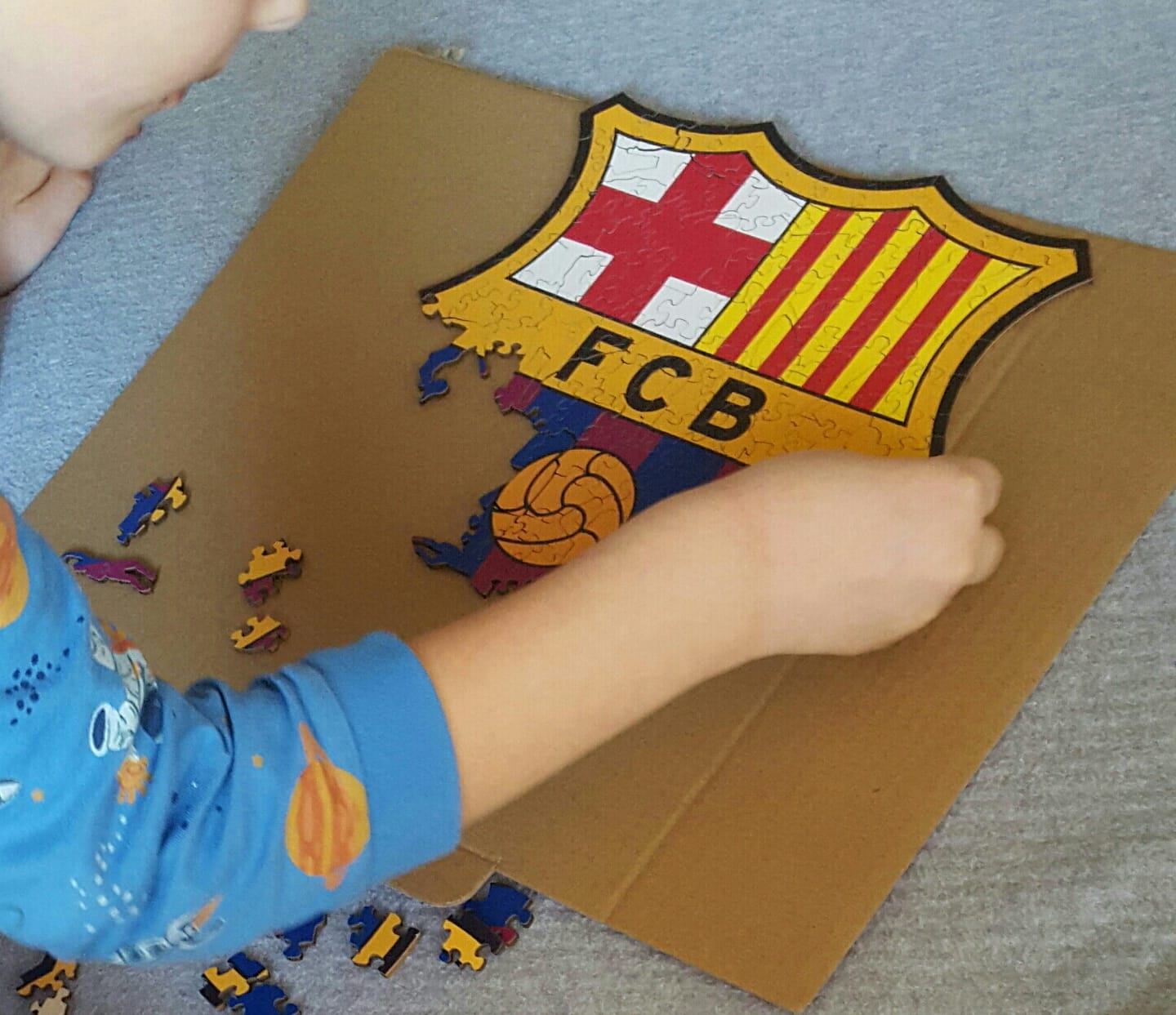 Customer photo review of FC Barcelona® Logo - Holzpuzzle