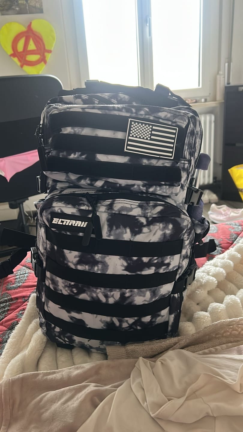Customer photo review of Mochila Táctica 45L con compartimento para comida Glaciar