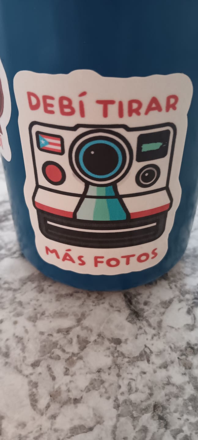 Customer photo review of Debí tirar más fotos (Sticker Laminado)
