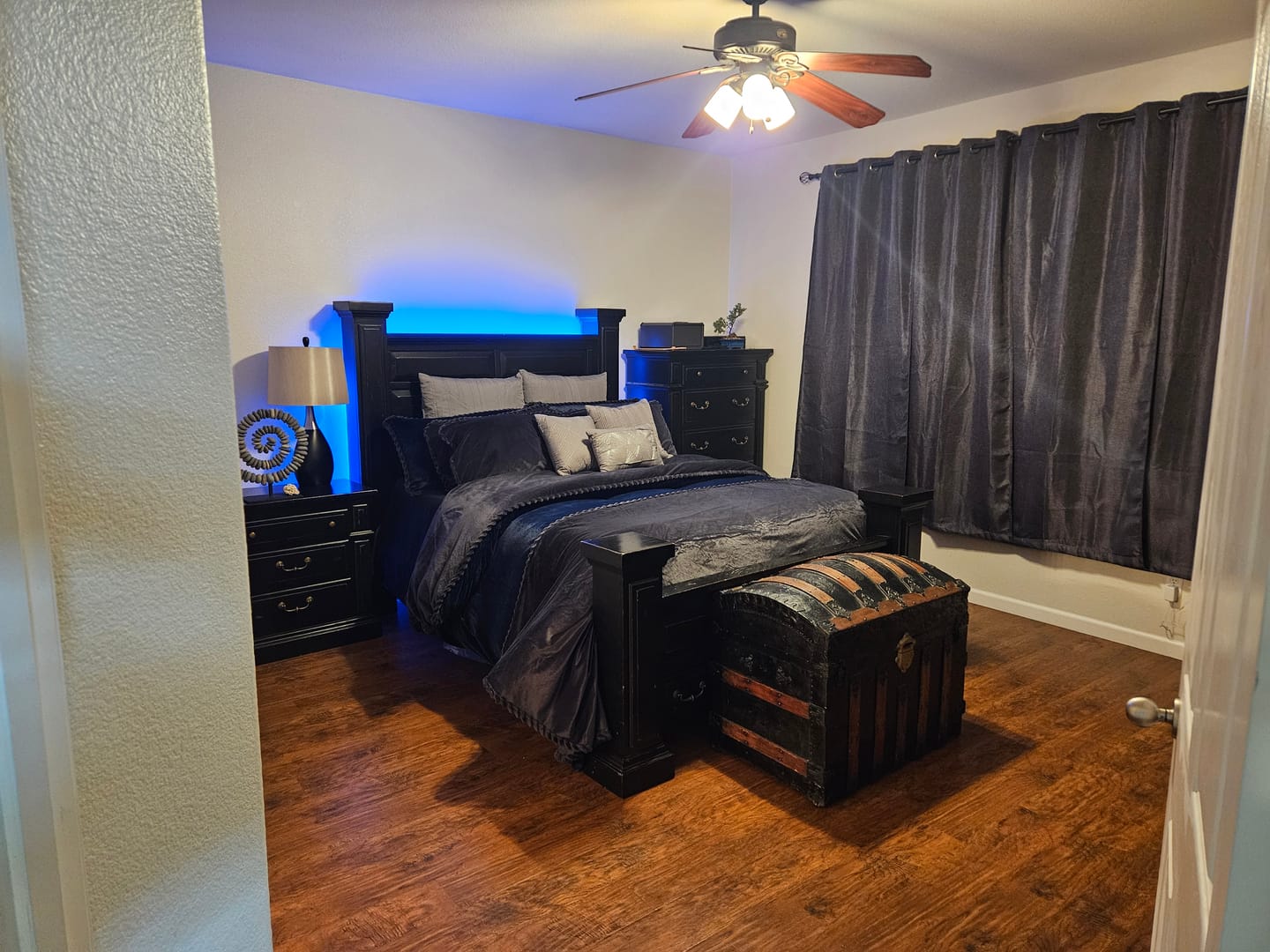 Customer photo review of Amorgos Fine Velvet Bedding Set