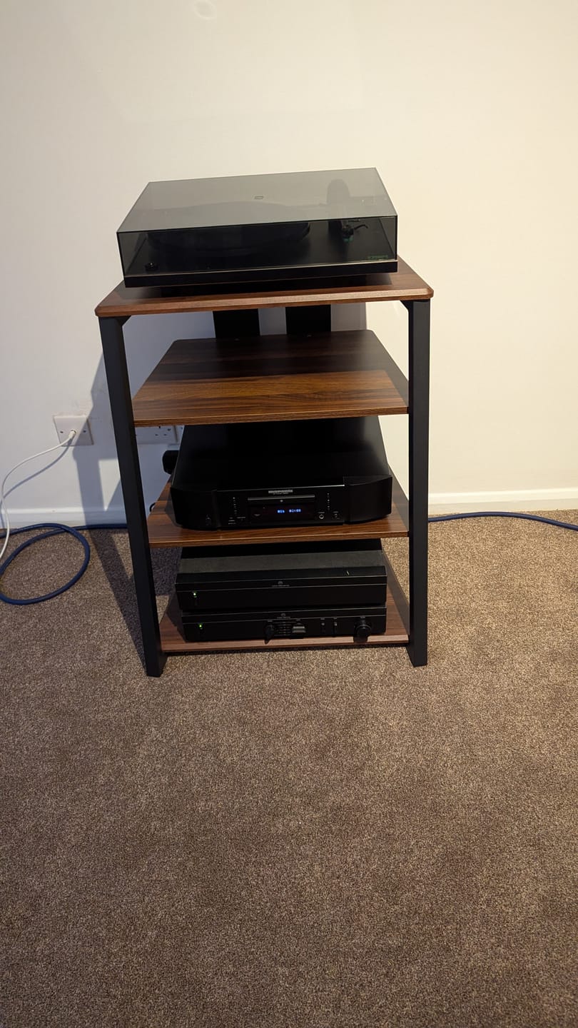 Customer photo review of Eiffel Audio Rack F07
