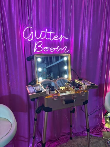 Customer photo review of Maleta de Maquillaje o Peluquería Profesional con Luces y Parlantes Tamaño S