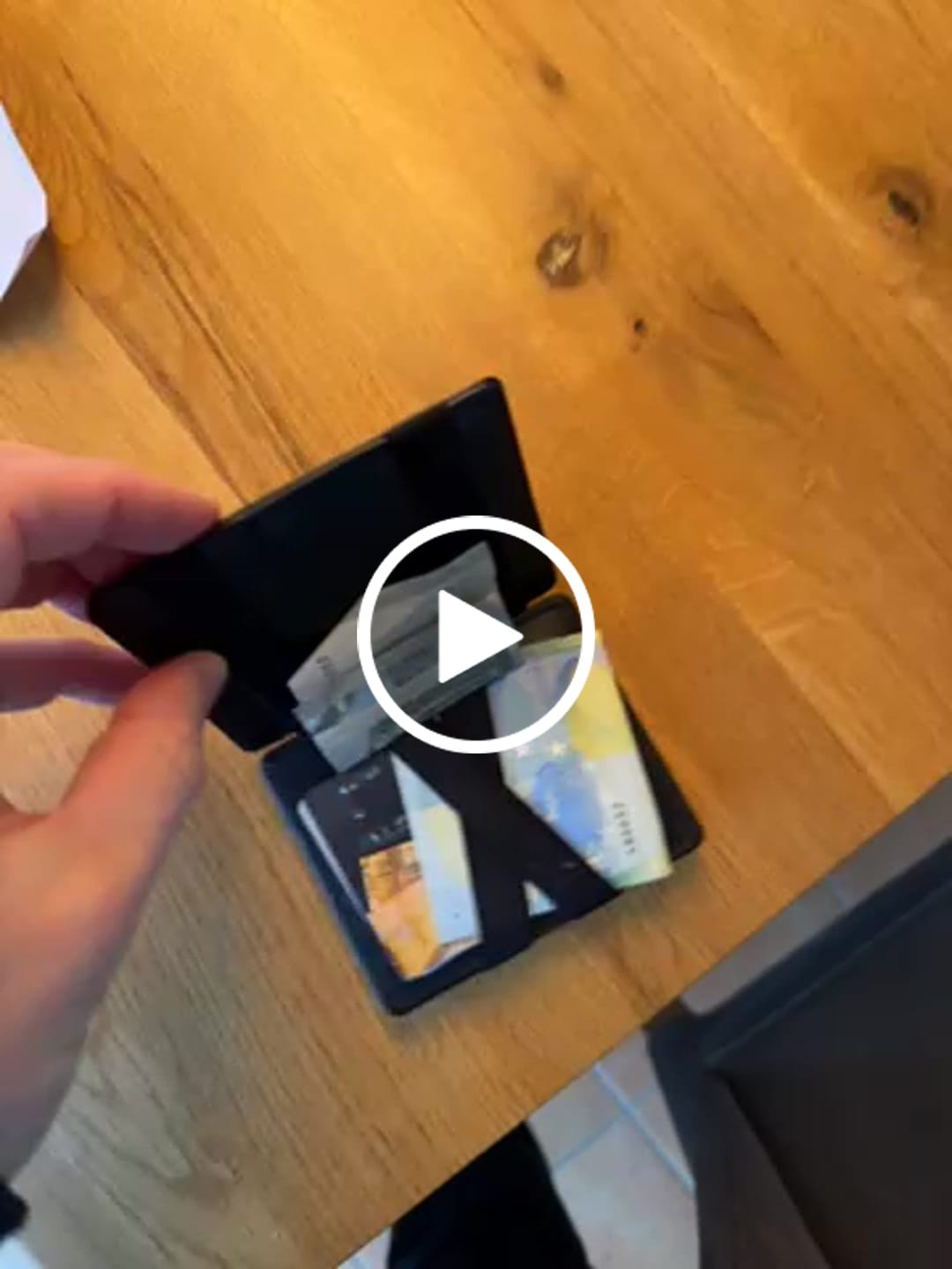 Customer video review of Flap Boy Slim - Magic Wallet without Coin Pocket