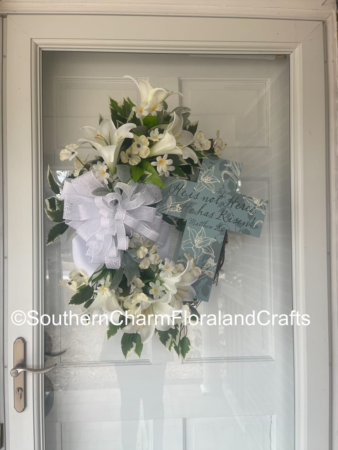 Customer photo review of 18" Oval Grapevine Wreath - DECOE-037