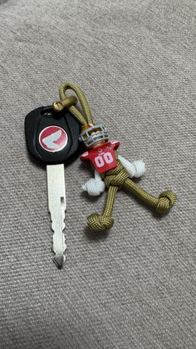 Customer photo review of San Francisco 49ers Paracord Buddy Keychain