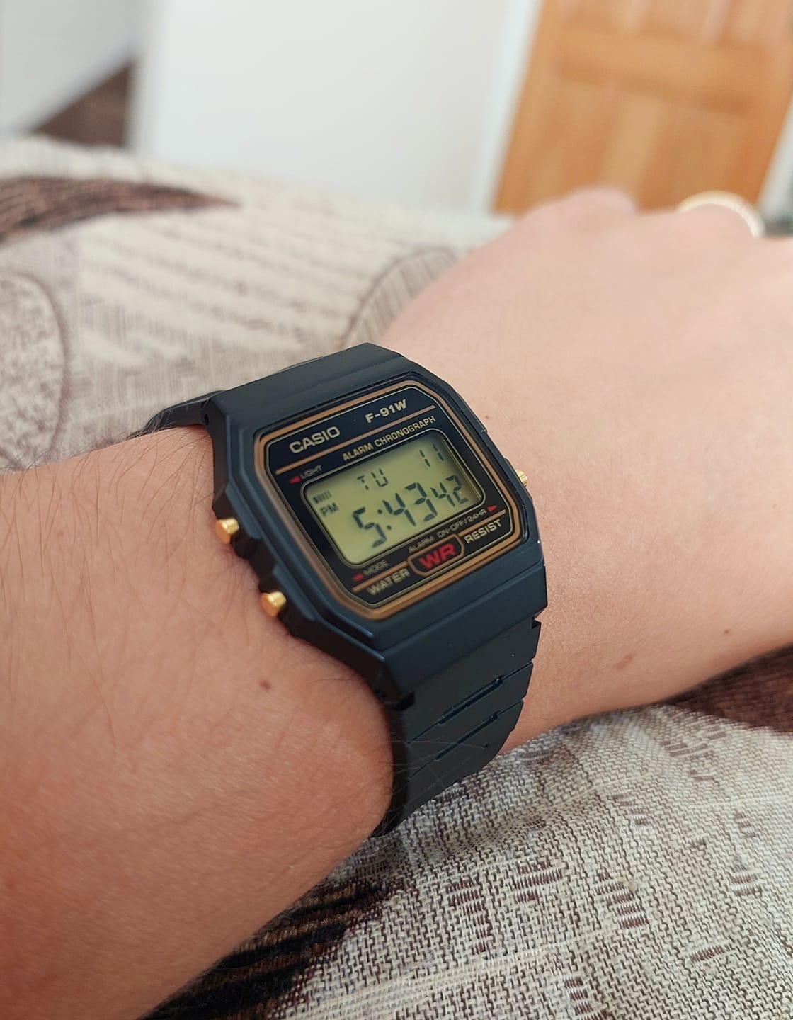 Customer photo review of Reloj Casio Vintage F-91WG-9SDF Clásico Líneas Amarillas