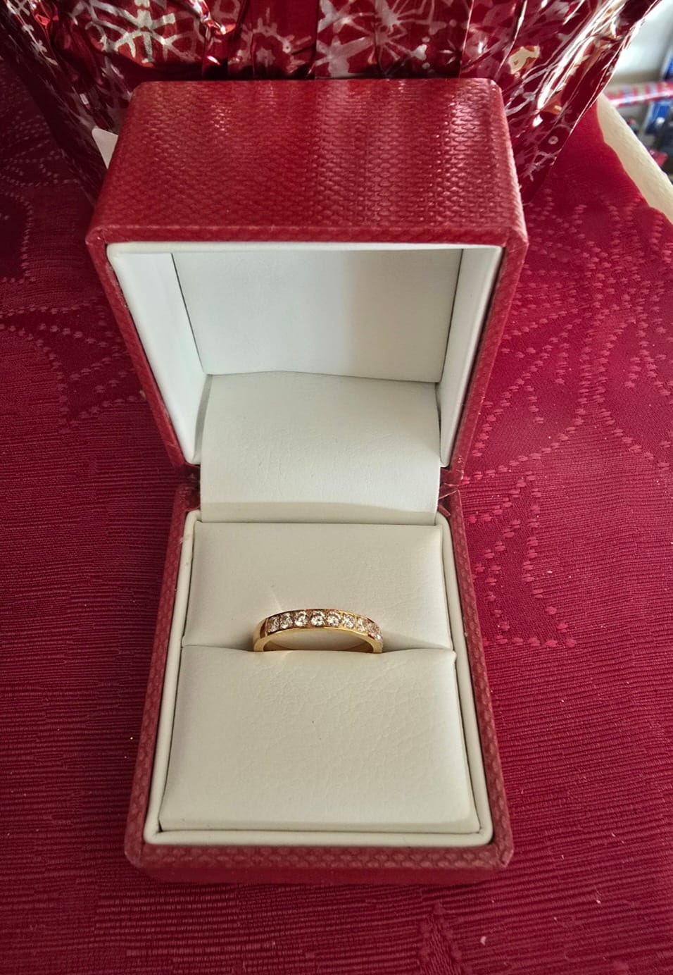 Customer photo review of 3mm - Titanium Yellow Gold Full Eternity White Diamond Ring