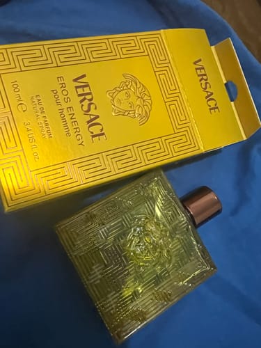 Reseña con foto de un cliente sobre Perfume Versace Eros Energy EDP