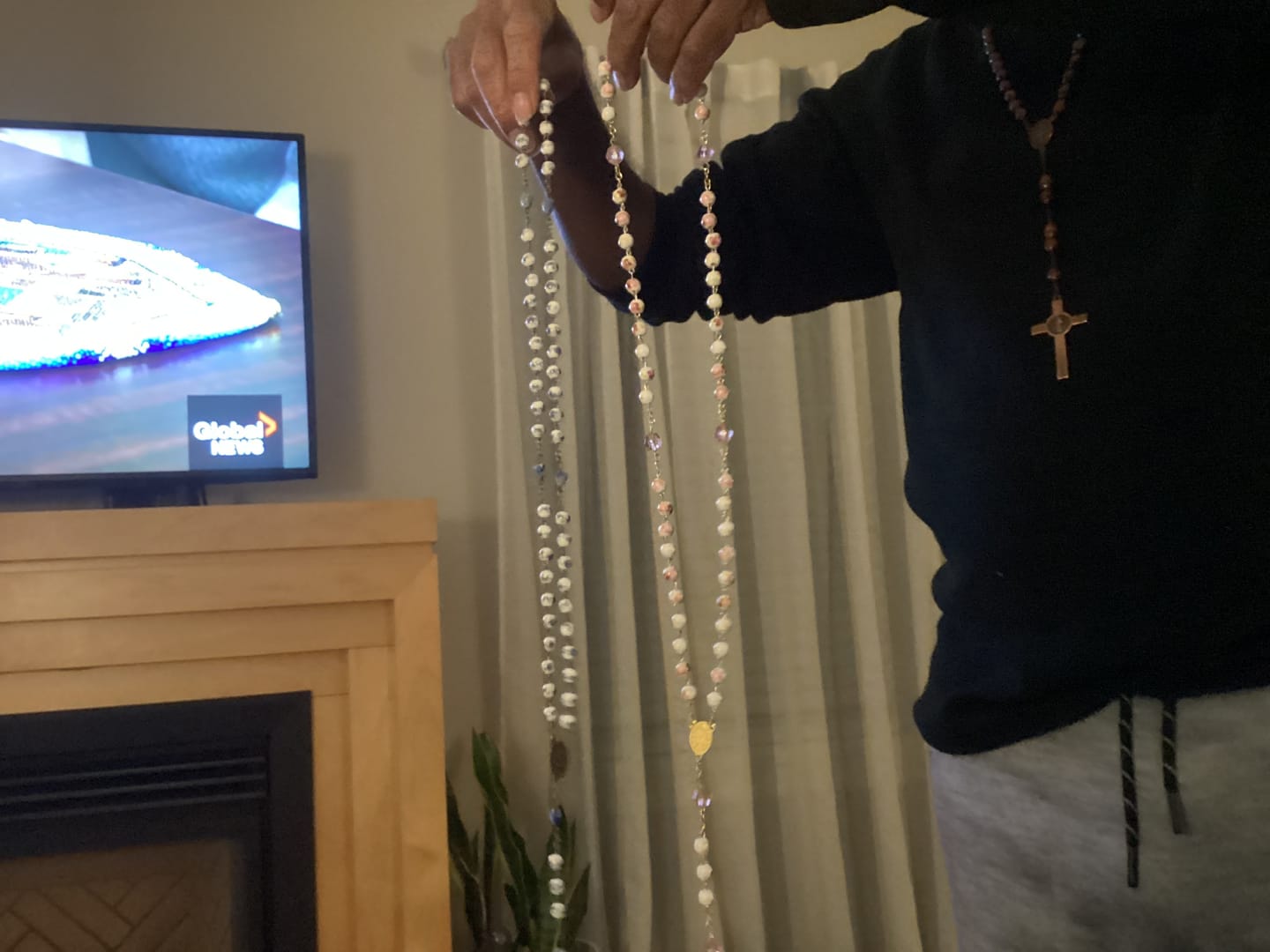 Customer photo review of FREE Today: Immaculate Heart of Mary & Crucifix of 8 mm Round Blue Floral Acrylic Alloy Chain Rosary