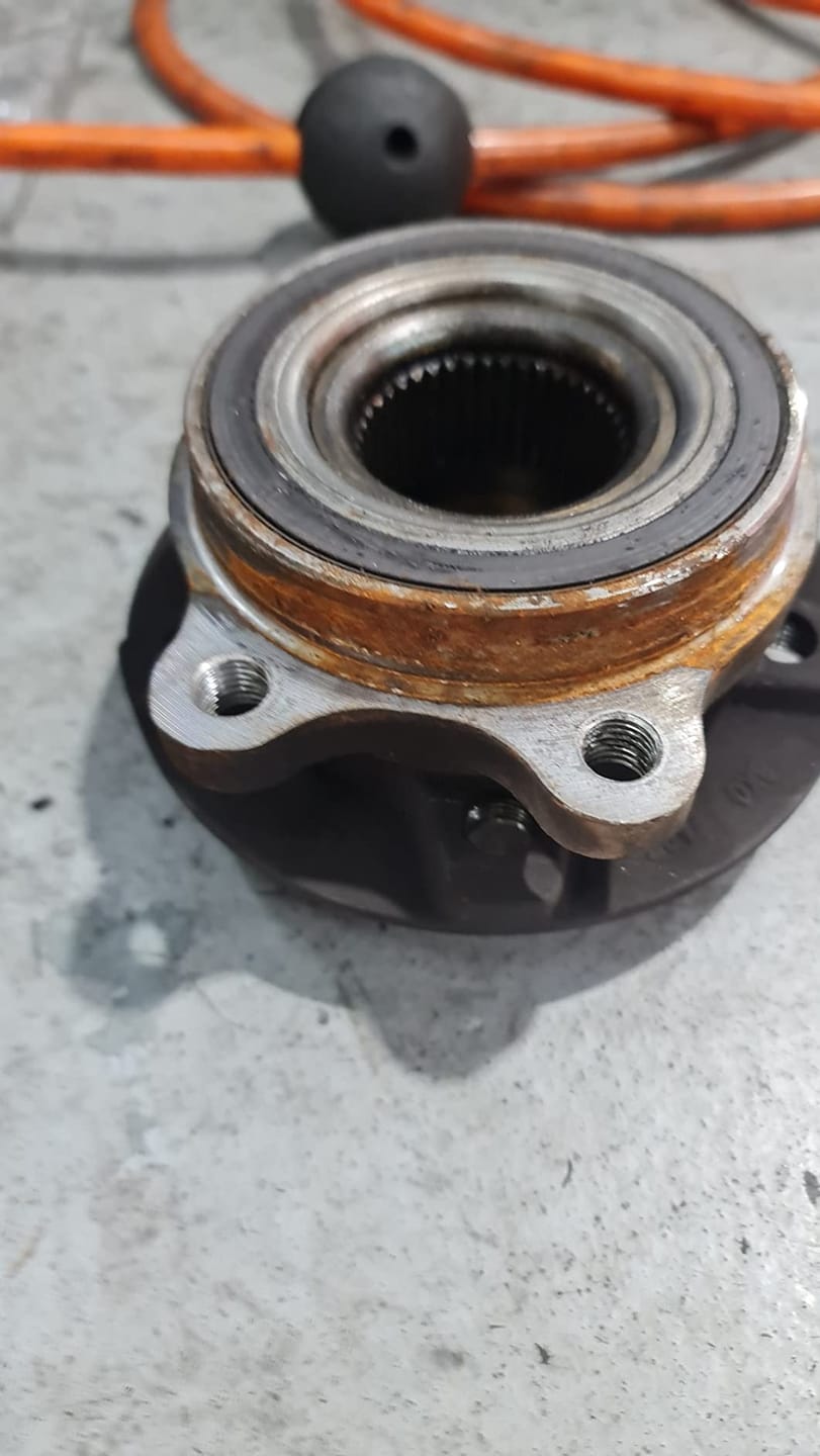 Customer photo review of 2Pcs Wheel Hub Bearing Assembly for Audi 09-15 A4 A5 A6, Q5, S4 S5 S6 S7 S8, RS5 RS7