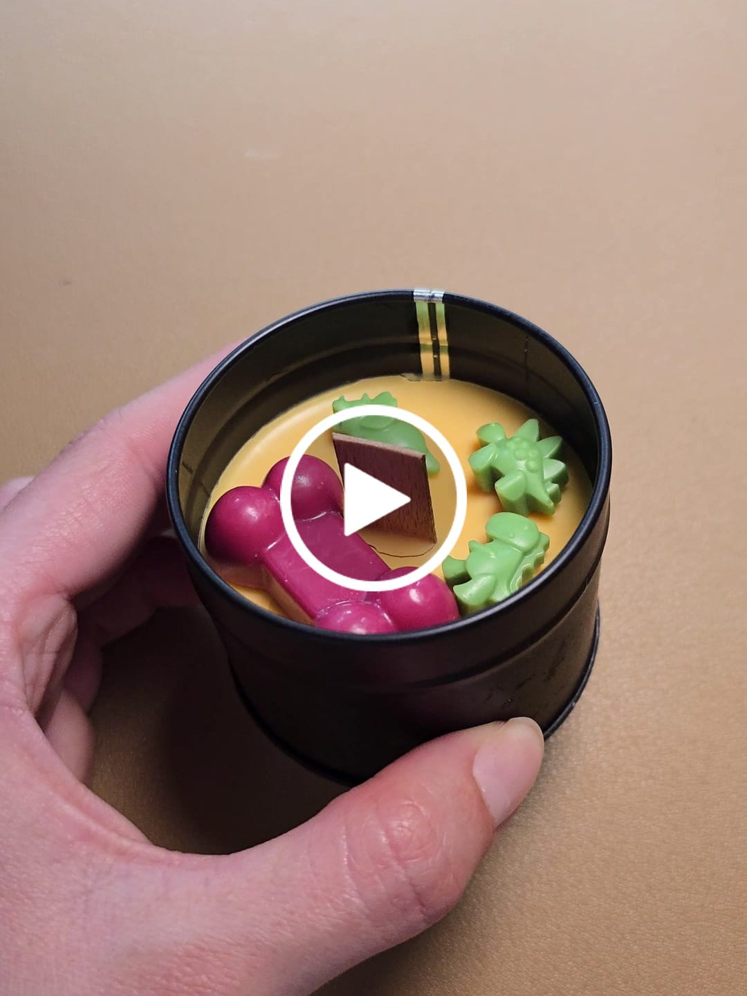 Customer video review of Colorante líquido para velas NARANJA