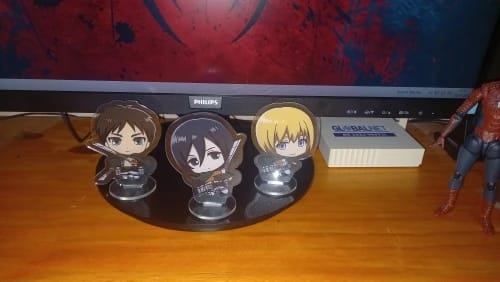 Customer photo review of Figurine Attaque des Titans - Acrylique Stand