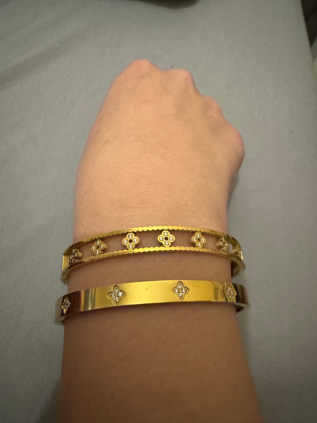 Customer photo review of Clover Deluxe Armreif | 18K vergoldet