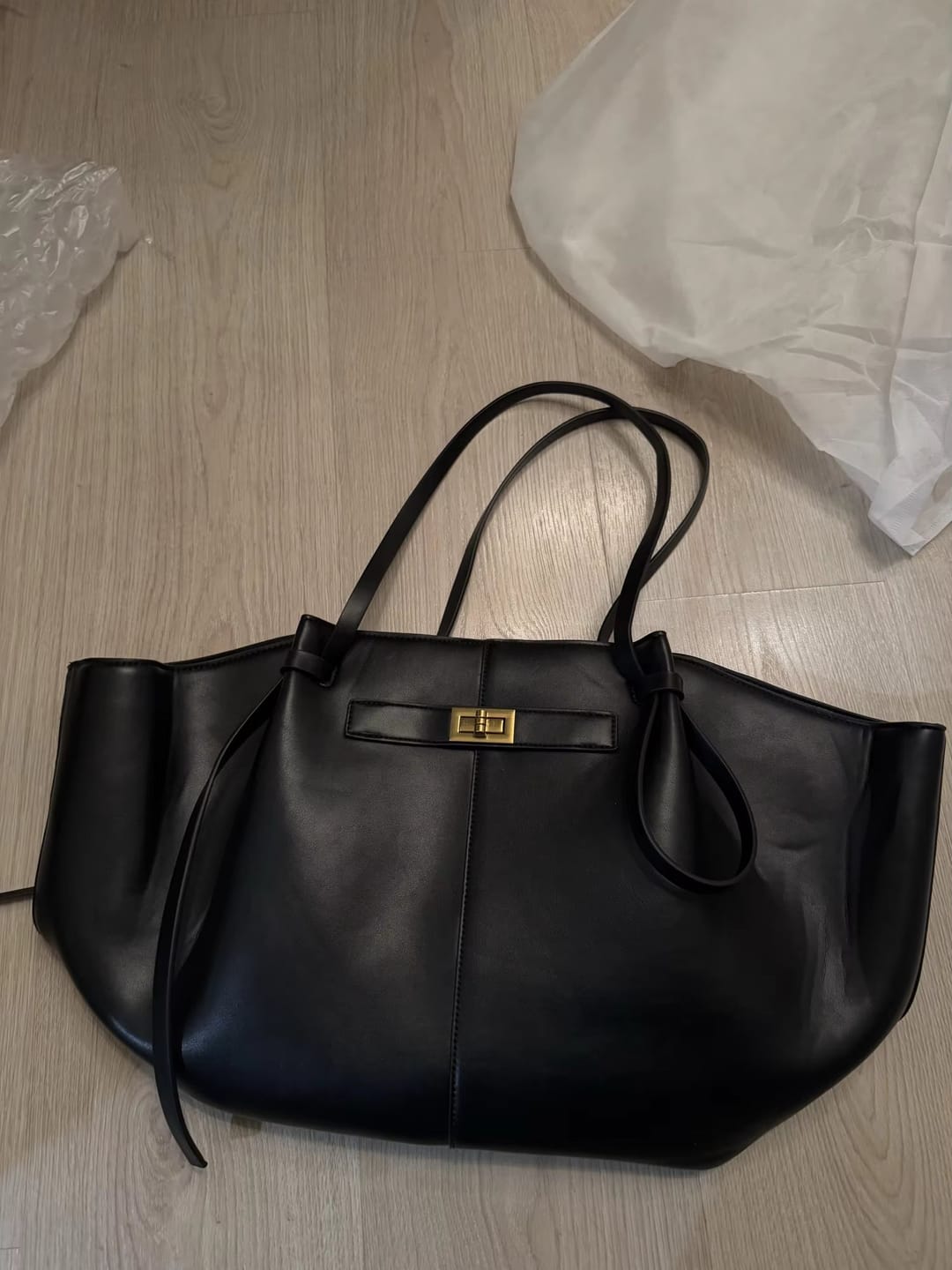 D.w review of Gerda Shopper Bag