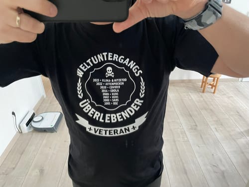 Customer photo review of PREMIUM SHIRT BUBEN • WELTUNTERGANGSÜBERLEBENDER