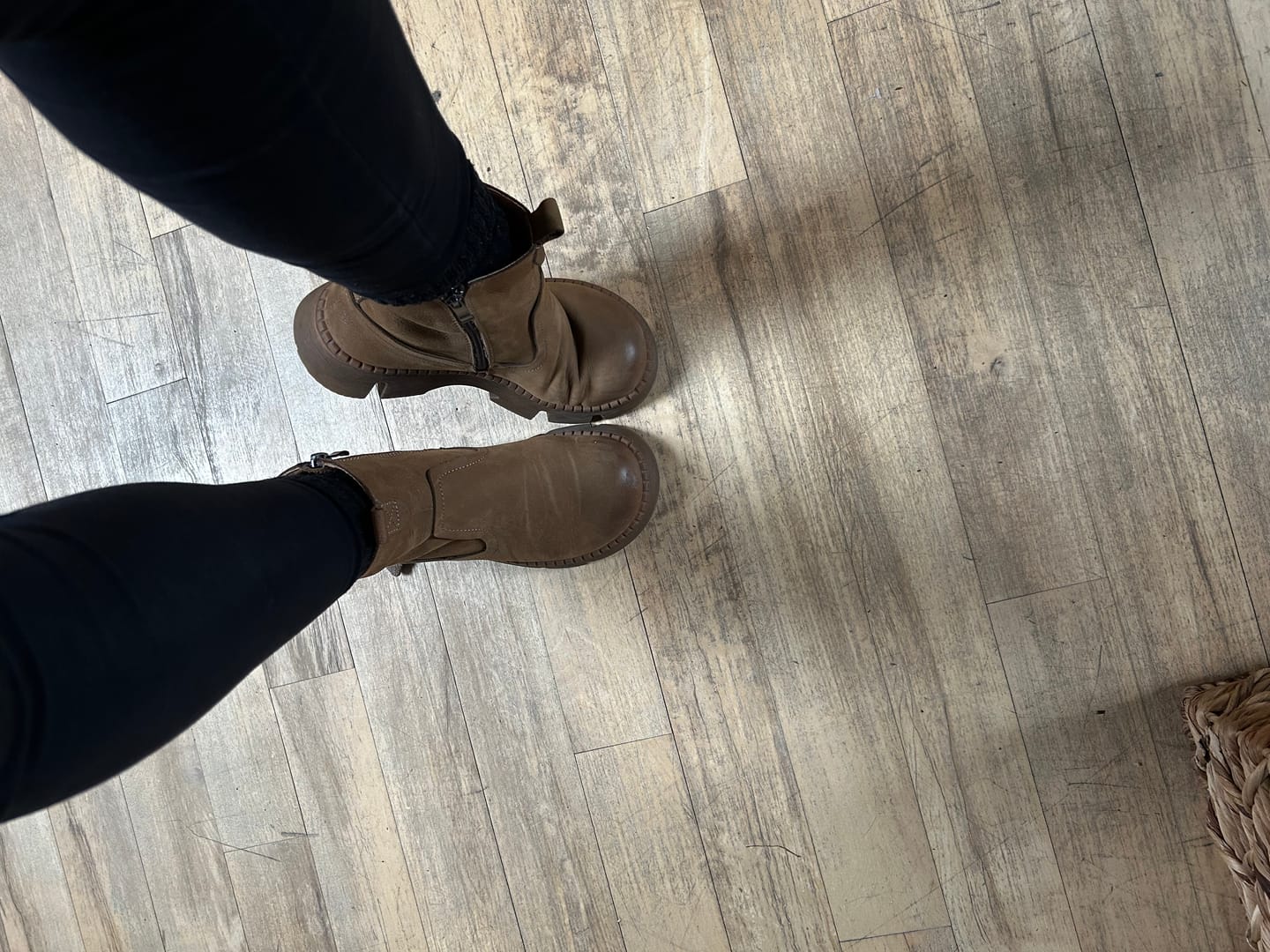 Customer photo review of Women Vintage Genuine Leather Spliced Platform Boots
