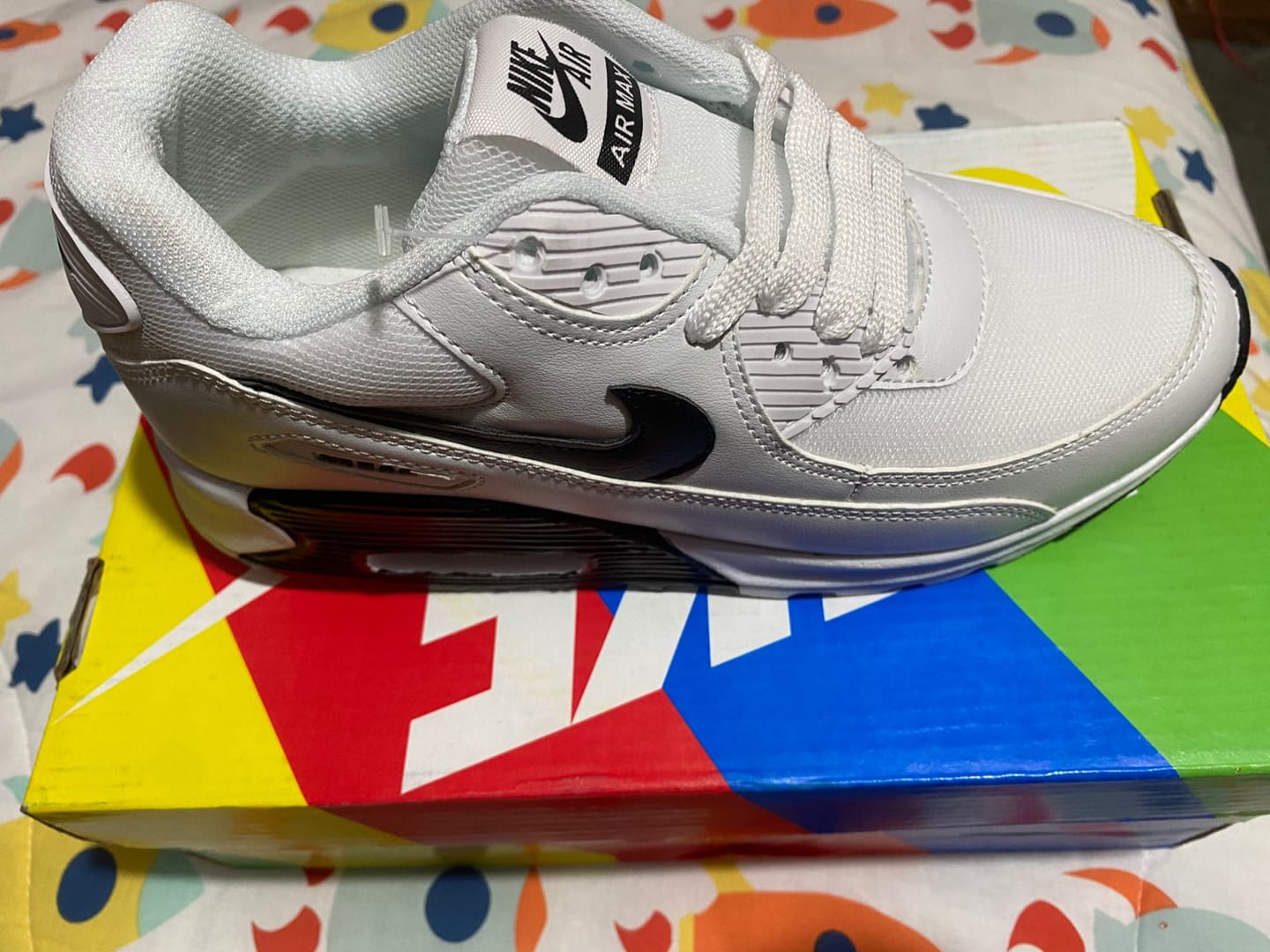 Customer photo review of Tenis Max 90 Blanco Negro