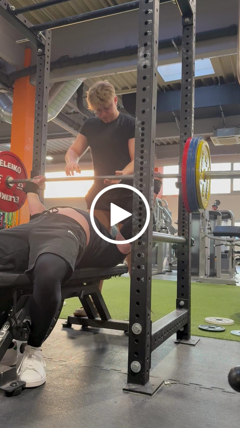 Customer video review of Heavy Black Wrist Wraps, 1 Pair - IPF Approved – 60cm/90cm