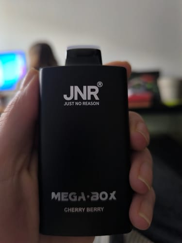 Customer photo review of JNR - Mega Box 25K bouffées - 2% de Nicotine - Puff Jetable / Vape Disposable