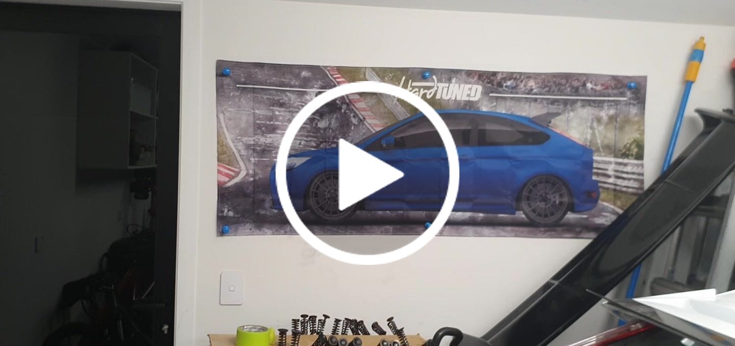 Customer video review of Ford Focus RS 2009 Garage Flag
