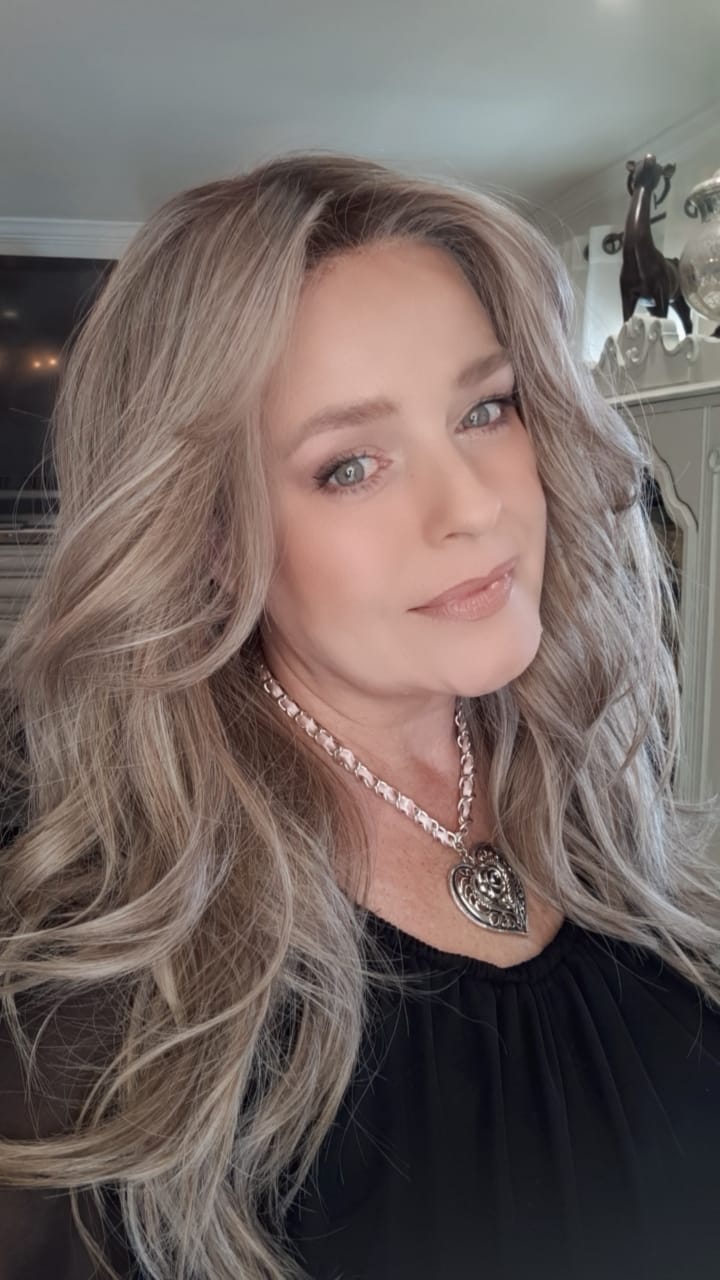 Customer photo review of LIVING LEGEND - Legacy Blonde