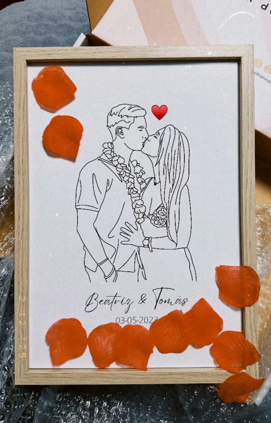 Customer photo review of Quadro Retrato Line Art Personalizado