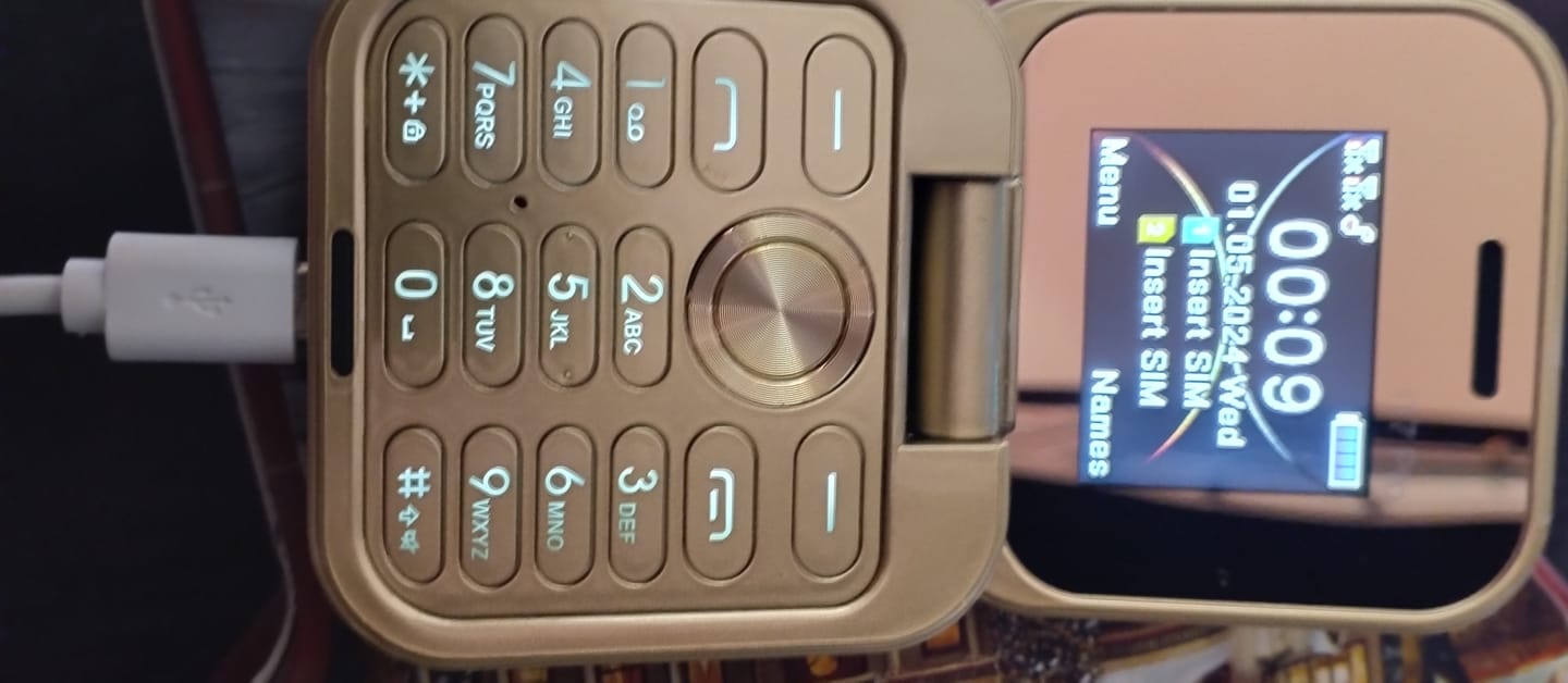 Customer photo review of i17 PRO - Mini Telefono cellulare pieghevole, Fotocamera HD, Messaggi, Internet, Radio Fm, Dual Sim, Torcia, Pieghevole
